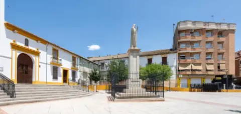 Casa adosada en calle Santa Ana