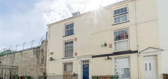 Maisonette to rent in George Street, Plymouth PL1