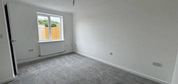 2 bedroom semi-detached house to rent