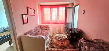 Apartament 3 camere Micro 13B, simplu, etaj 3