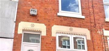 Terraced house to rent in Cedar Road, Leicester LE2
