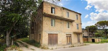 Casa indipendente in vendita in strada Provinciale Val Tesino s.n.c