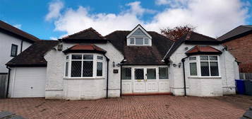 Detached bungalow to rent in Cranleigh Drive, Brooklands, Sale M33