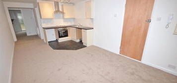 Flat for sale in Guildford Street, Luton LU1