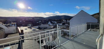 Helle 2-Zimmer-Wohnung mit herrlichem Ausblick und Einbauküche in