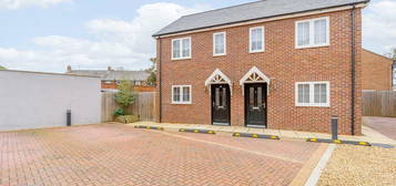 2 bedroom semi-detached house for sale