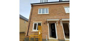 3 bed semi-detached house to rent