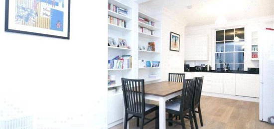 Flat to rent in St Peters Street, Islington, London N1