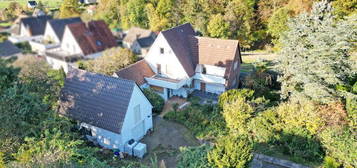 Ländlich gelegenes Ein- bis Zweifamilienhaus mit Doppelgarage, Nebengebäude und großem Garten in Vlotho-Valdorf