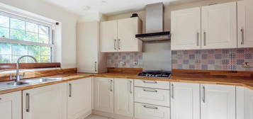 3 bed semi-detached house to rent