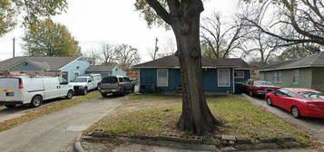 2318 Raymond St, Pasadena, TX 77506