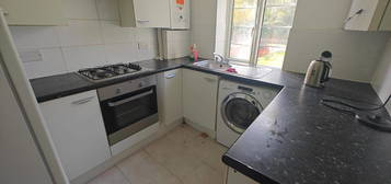 Flat to rent in Church Road, Isleworth TW7