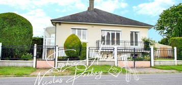 Maison sur sous-sol total de 4 pièces, 3 chambres avec garages et terrain