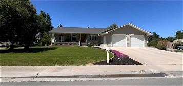 712 Jersey Ave, Lovell, WY 82431