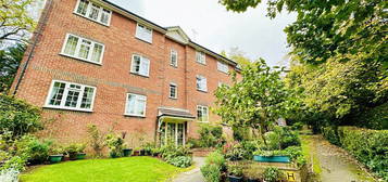 Flat for sale in Spindlewood Gardens, Parkhill, East Croydon, South Croydon CR0