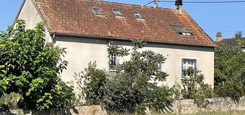 Beau pavillon sur sous-sol avec pré et piscine