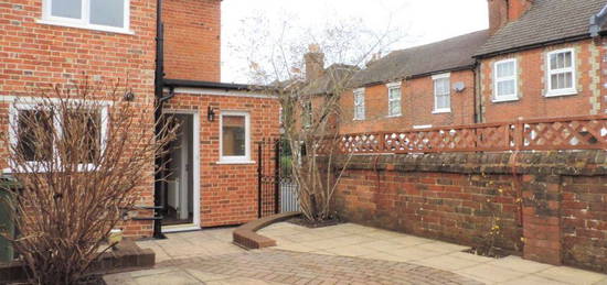 2 bed semi-detached house to rent