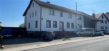 2-Familienhaus mit Scheune/Werkstatt in Schloßau