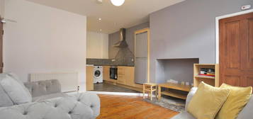 Flat to rent in Fifth Avenue, Heaton, Newcastle Upon Tyne NE6