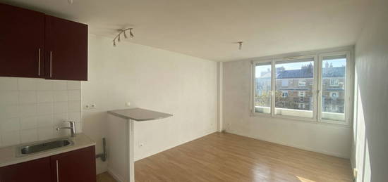 Appartement  à louer, 3 pièces, 2 chambres, 45 m²