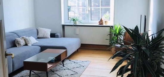 2,5 Zimmer Altbauwohnung mit Balkon