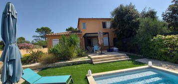 30. GARD. NIMES. Belle maison d'un total de 118 m² sur terrain de 728 m² ave piscine