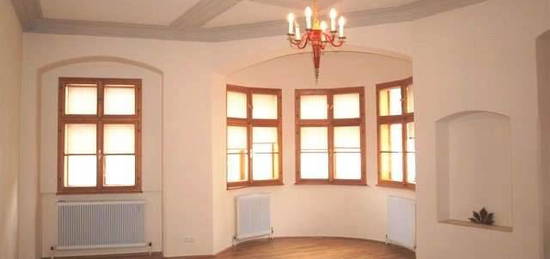 EXKLUSIVE ALTBAUWOHNUNG IN KOMPLETT SANIERTEM RENAISSANCEHAUS