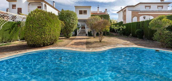 Casa o chalet en venta en De Aneto, Altos de la Zubia