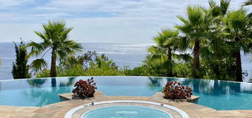 THEOULE SUR MER, villa contemporaine avec vue mer, situation exc