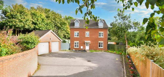 6 bedroom detached house for sale