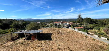 Moradia para reconstrução em Terreno Exclusivo com lindas vistas