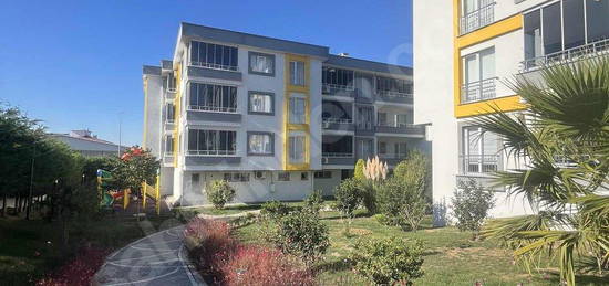 Havuzlu site içerisinde kapalı otoparklı 3+1 daire