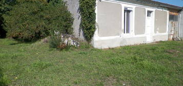 A restaurer - plusieurs logements - mais t4 + dependances 110m² + jdin / ref.632