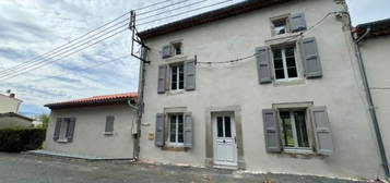 BELLE MAISON EN PIERRE AVEC JARDIN