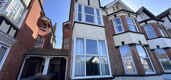 Flat to rent in Wickham Avenue, Bexhill-On-Sea TN39