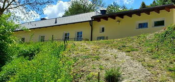 WOHNEN IM NATURPARADIES AM WALDRAND MIT MÖGLICHKEIT AUF ZWEI WOHNEINHEITEN - BESTE FERIEN- ODER ZWEITWOHNSITZEIGNUNG MIT KLEINEM BACH, OBSTBÄUMEN &amp; WA