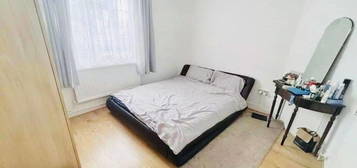 4 bed flat to rent