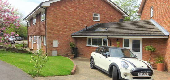 Terraced house to rent in Vine Court Road, Sevenoaks TN13