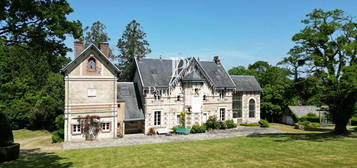 Manoir  de 1850, maison de gardien et tennis sur un parc de 5 ha