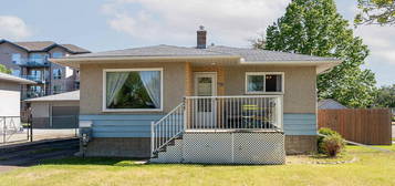 4527 46th Ave, Leduc, AB T9E 5V7