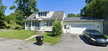 101 Young Ave, Mattydale, NY 13211