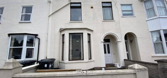 6 bedroom terraced house