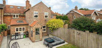 4 bedroom terraced house