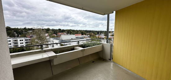 Praktische Singlewohnung mit toller Aussicht vom großen Balkon