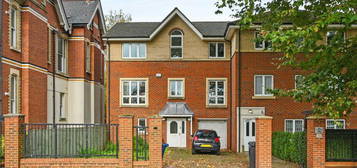 5 bedroom semi-detached house for sale