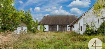 Geschlossener Bauernhof mit großem Stadel