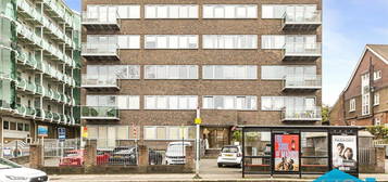 Flat for sale in Station Road, Barnet EN5