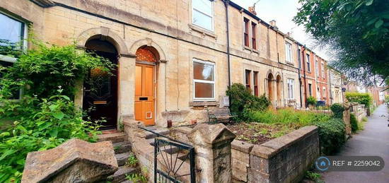 2 bedroom terraced house