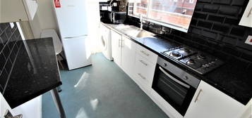 Flat to rent in Quinton Parade, Coventry CV3