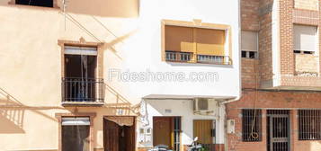 Chalet adosado en venta en calle San Jose, 33